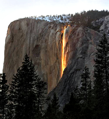 آبشار آتش در آمریکا